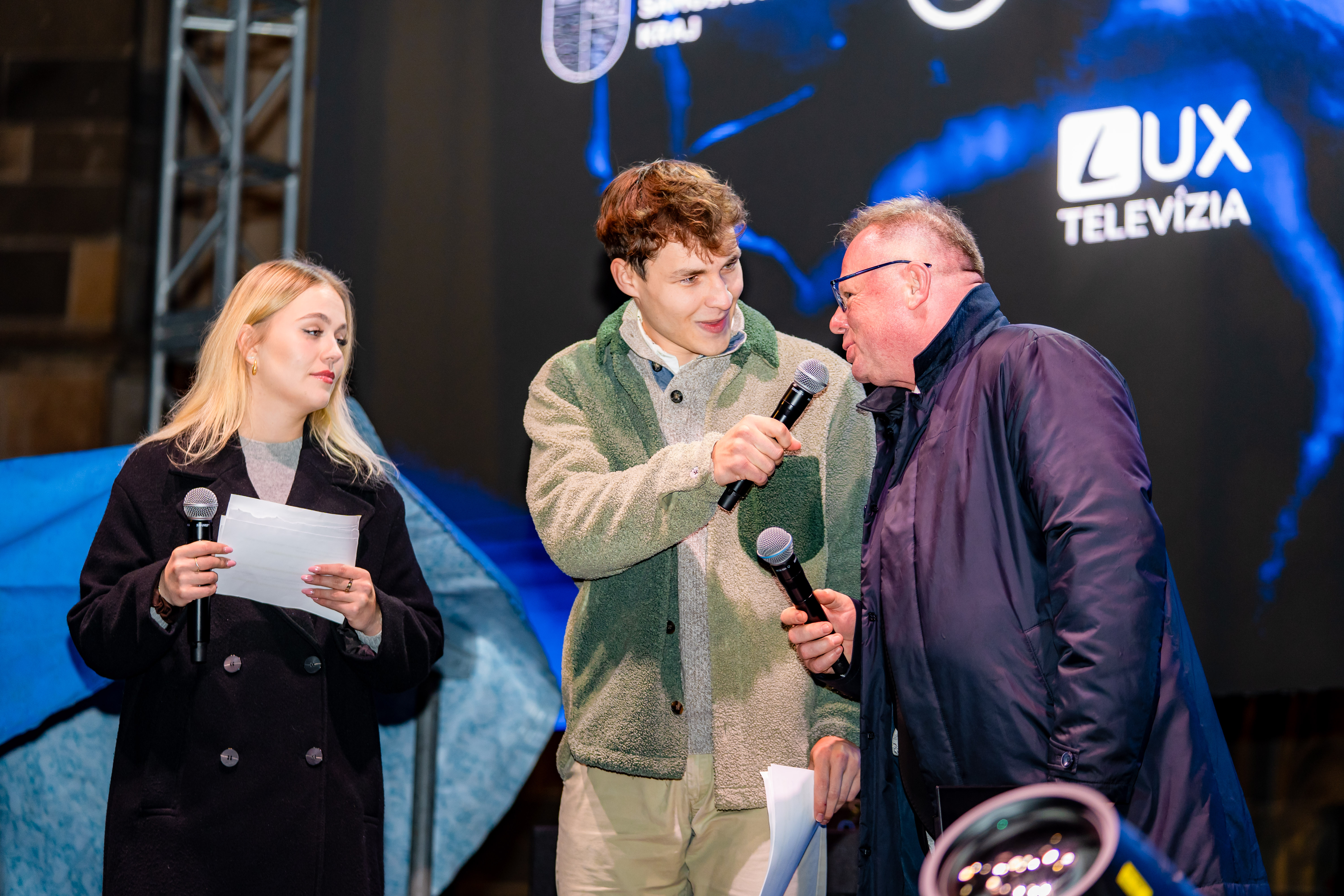 Stretnutie mladeze s arcibiskupom Bernardom Boberom a DJ-11